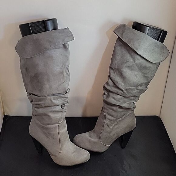 CHARLOTTE RUSSE LONG PLEATED ROUND TOE SOLID KNEE HIGH SLIP-ON BOOT - Picture 10 of 13